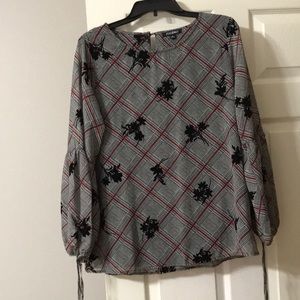 NWT.  Roz & Ali long sleeve blouse.  Size L.